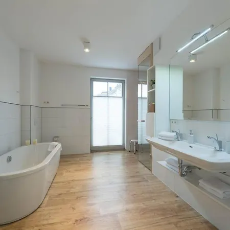 Villa Grosszuegige Mit Sauna Und Balkon Vp *